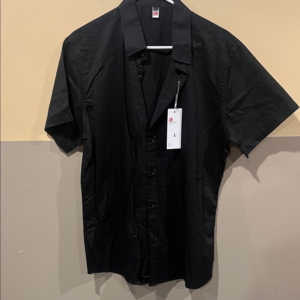 Man Wan Walk Black Short Sleeve Button-Up Shirt – Size L (New with Tags)